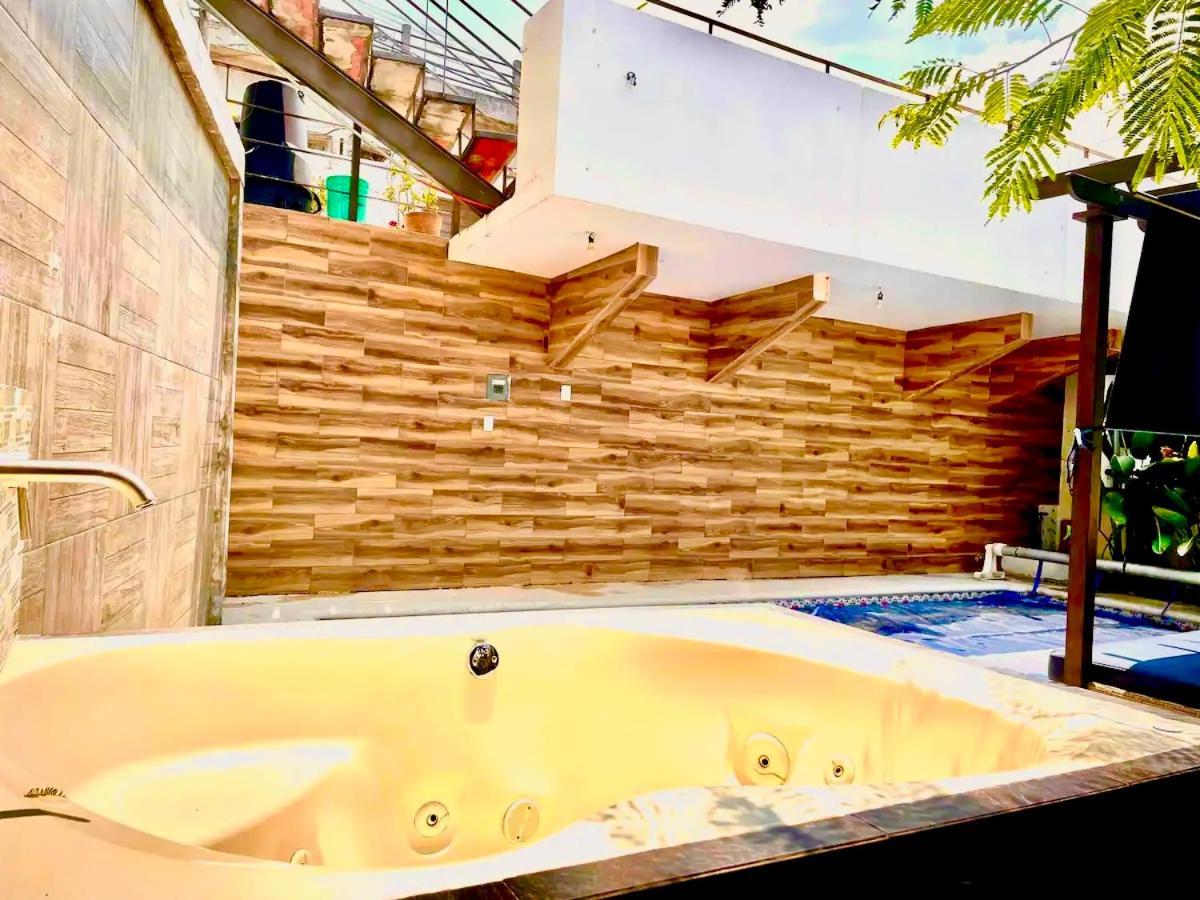 شقة Loft Arte Y Diseno, Terraza, Asador, 3 Pantallas "Cuernavaca Somos El Unico Airbn Que Te Ofrece 2 Exclusivos Jacuzzis Profesionales Con Agua Caliente Y Sistema De Hidromasaje, Tipo Spa" Fraccionamiento Vigilancia 24 Horas المظهر الخارجي الصورة